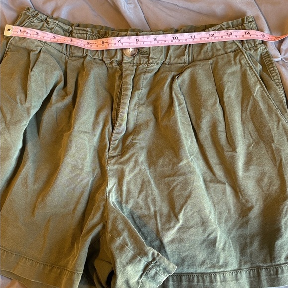 LOFT Khaki Women's Cargo Shorts - Picture 4 of 5